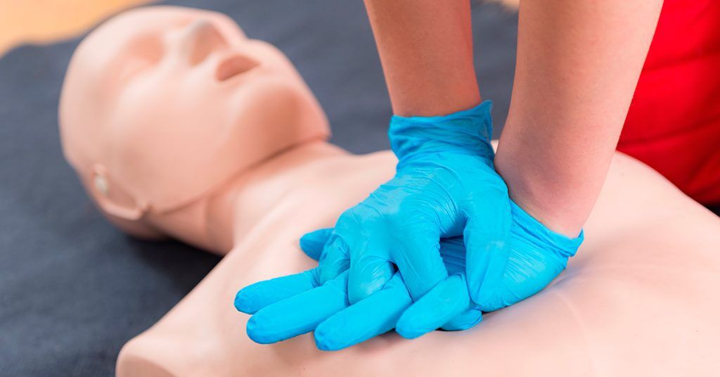 Profesional De Medicina Reanimaci&oacute;n Cardio Pulmonar